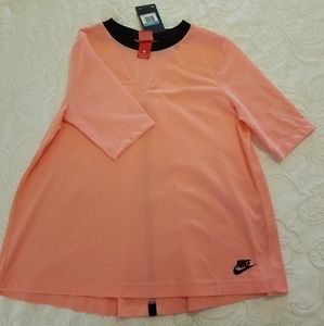 NWT Nike workout Tee